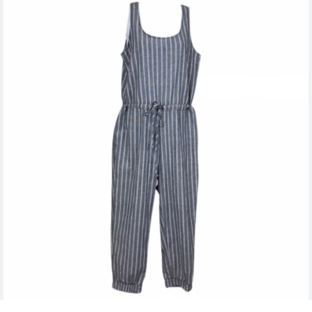 Anthropologie Drew
Jumpsuit Jogger denim size L stripped pattern sleeveless